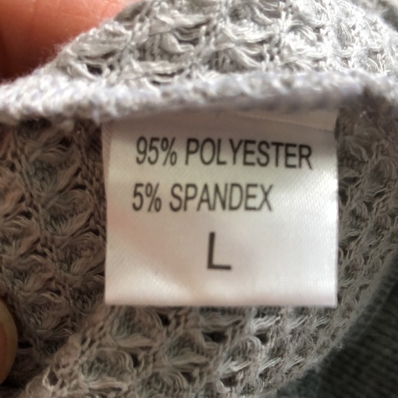 Wrap-style, deep v-neck, poly/spandex waffle knit top with contrast trim -size L - Picture 9 of 9